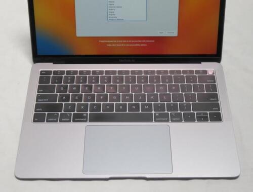 Apple Macbook Air 2018 Retina i5 8gb ram 256 gb ssd - Silver keyboard view